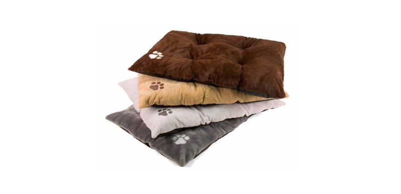 Cama-Cozy-Pet-Tufted-Pillow-Bed-2736-1240px